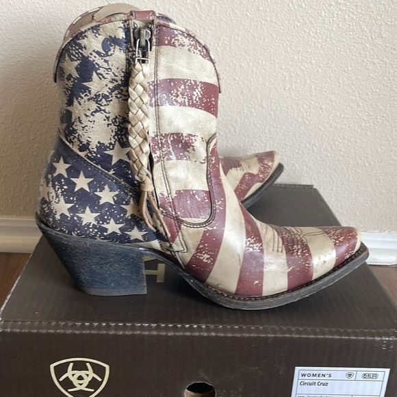 Women’s Ariat American Flag Bootie. 9.5. - Picture 4 of 6